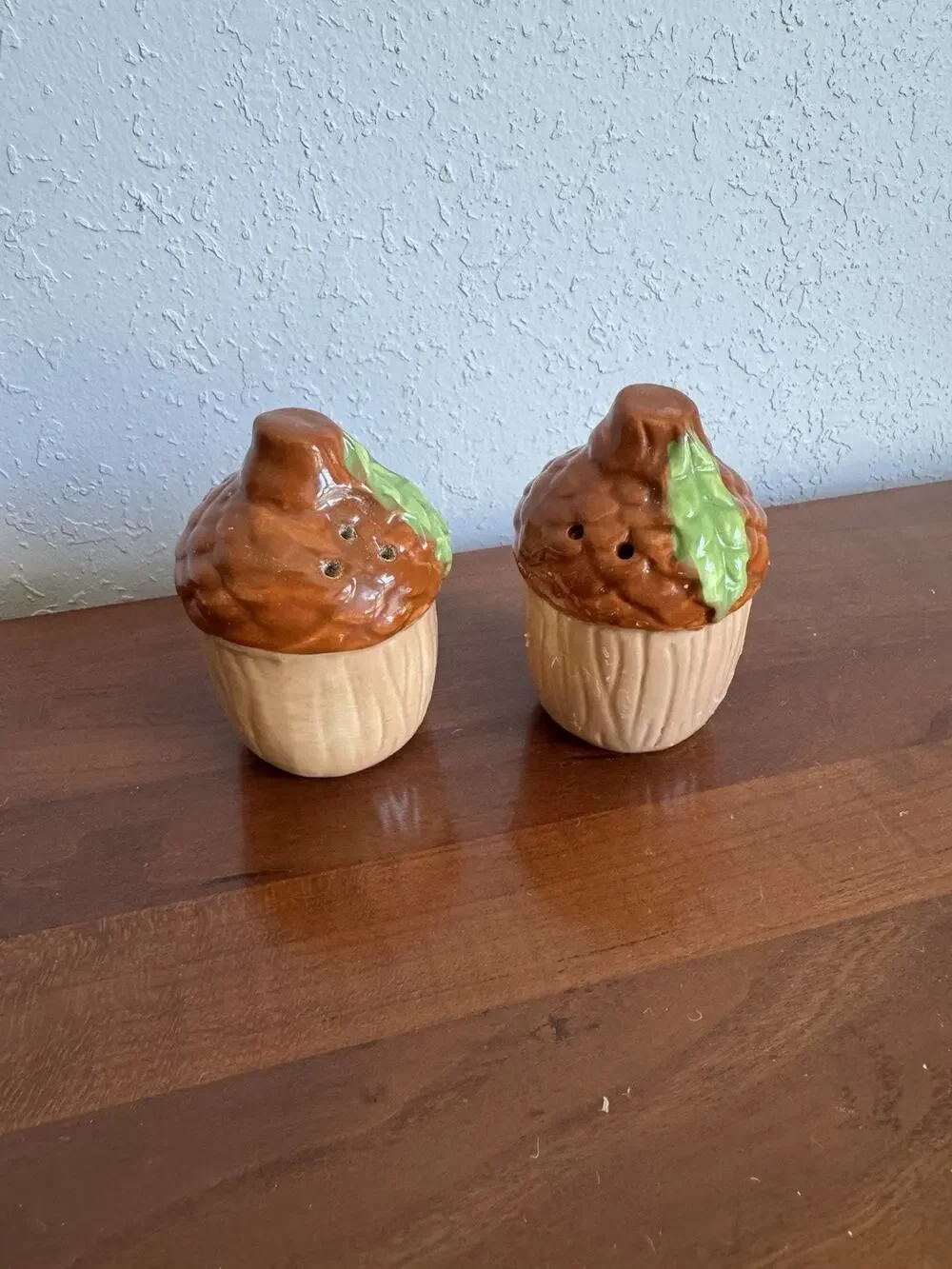 FALL DECORATIVE ACORNS Ceramic Salt & Pepper Shaker Set Brown & Green Leaf 3